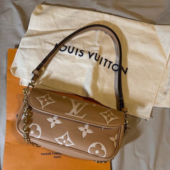 Louis Vuitton wallet on chain - Picture 1 of 11